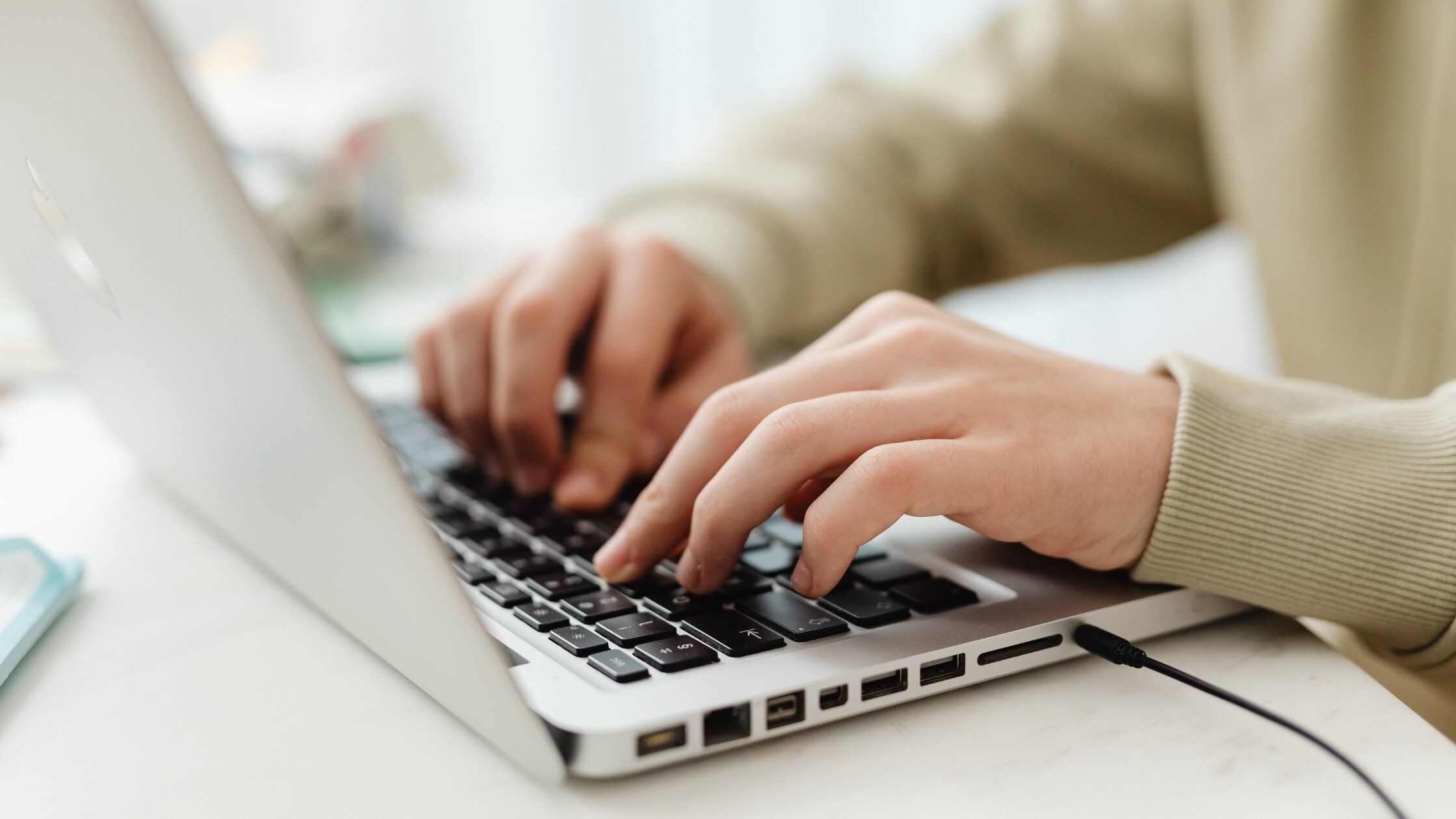 AI prompt tracking with HubSpot AEO tool